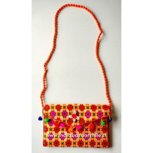 CARTERA BORDADA SOBRE  HIPPIE 03