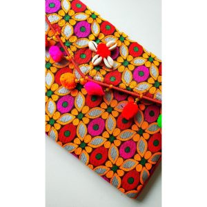 CARTERA BORDADA SOBRE  HIPPIE 03