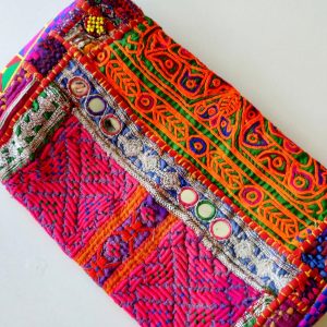 CARTERA BORDADA PUNTO CRUZ 2