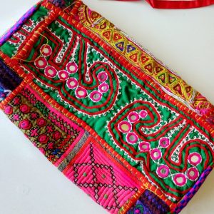 CARTERA BORDADA PUNTO CRUZ 3