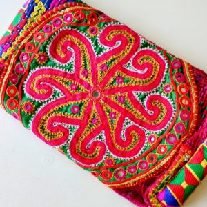 CARTERA BORDADA PUNTO CRUZ 5