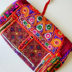 CARTERA BORDADA PUNTO CRUZ 6