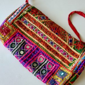 CARTERA BORDADA PUNTO CRUZ 7