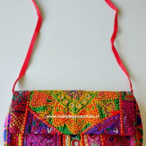 CARTERA BORDADA PUNTO CRUZ 1
