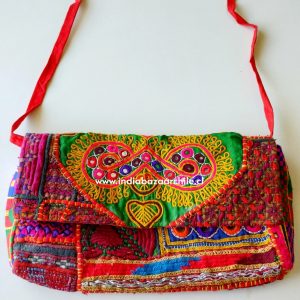 CARTERA BORDADA PUNTO CRUZ 8