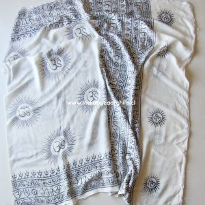 PAÑUELO DEVOCIONAL OM B/N