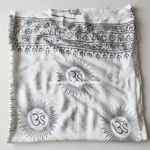 PAÑUELO DEVOCIONAL OM B/N
